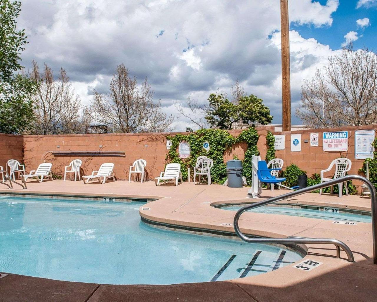 Econo Lodge Inn & Suites Santa Fe Bagian luar foto